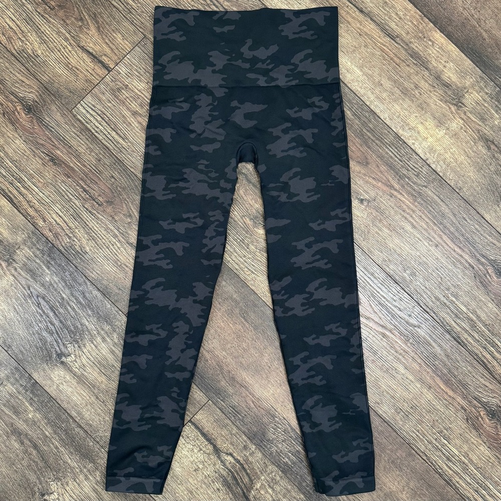 Spanx Look at Me Now Black Camo Seamless High Rise Ankle Leggings‎ Women's Large - Picture 4 of 5